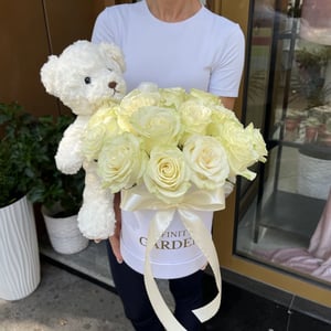 Sweet teddy bear and roses