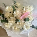 Flower box '25 open roses with eucalyptus'