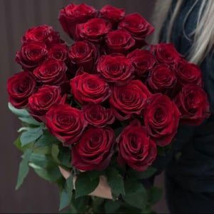 Mono bouquet of 25 red roses (60 cm)