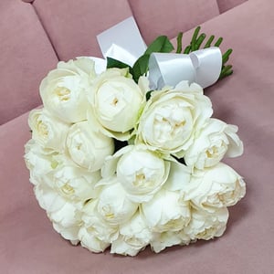 Ramo de novia y boutonniere de rosas