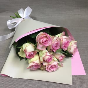 Bouquet 'Compliment of 9 Kenyan roses'
