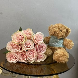 Teddy bear with roses