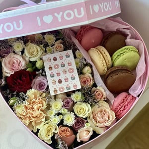 Heart box with flowers and cakes