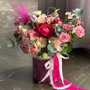 Hat box with flowers 'Pink moment'
