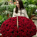 Flower basket 'Huge basket with red roses'