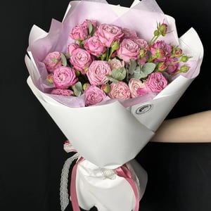Bouquet of five spray roses and eucalyptus