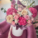 Hat box with flowers 'Sweet Pink In Box'