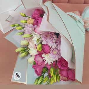 Blumenstrauß 'In rosafarbener Brille'