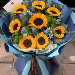 8 sunflowers bouquet