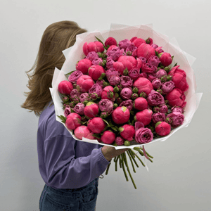 Букет «Малиновый закат. Пионы и розы»