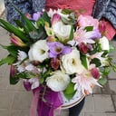 Hat box with flowers 'Gentle rustle'