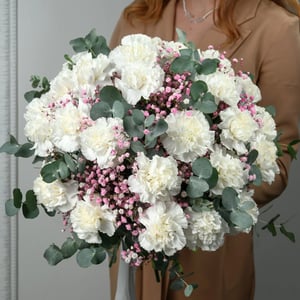 Bouquet of 25 white dianthus.