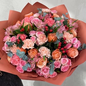 Bouquet with Kahala rose and dianthus