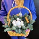 Cesta de flores 'Christmas composition in a basket'