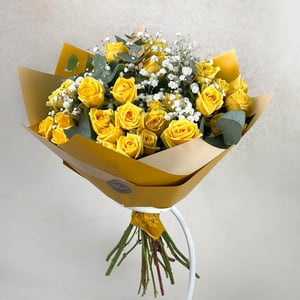 Blumenstrauß 'Strauß aus gelben Rosen und Schleierkraut'