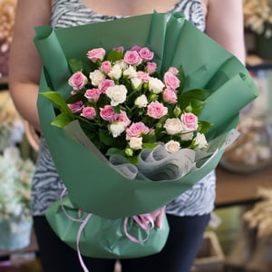 Bouquet de fleurs "Roses délicates"