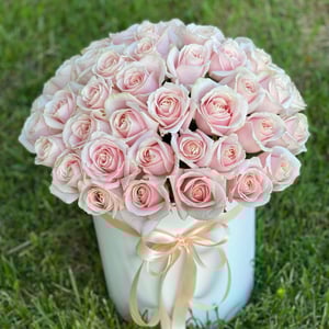 Hat box with flowers '51 roses in a hatbox'