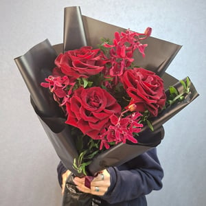 Blumenstrauß 'Designerstrauß: große rote Rosen und'