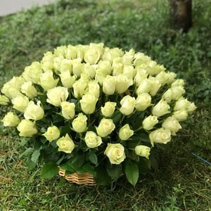 Flower basket 'Symbol of youth'