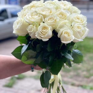 Bouquet '25 tall white roses'