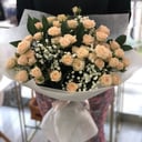 Bouquet of spray cream roses with gypsophila
