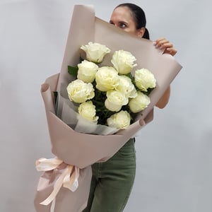 Bouquet of white roses