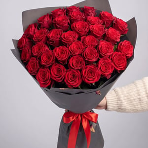 Ramo de 51 rosas rojas, de 50 cm de alto.