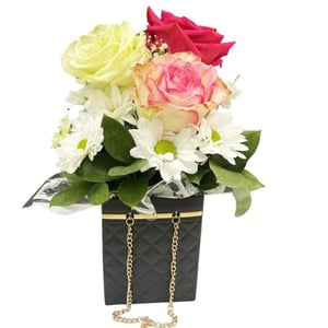 Flower box with 3 roses