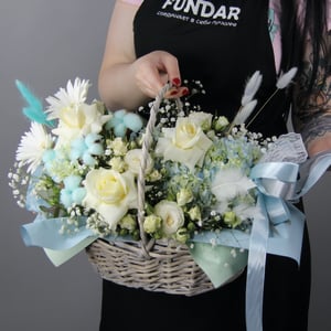 Basket with flowers mint