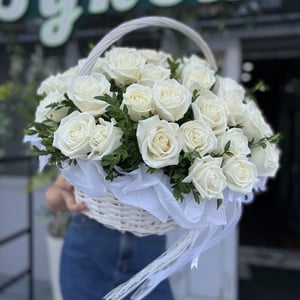 Flower basket 'Basket of 51 Ecuadorian roses'