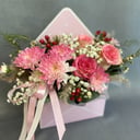 Caja de flores 'Arrangement of chrysanthemums, roses and gypsophila'
