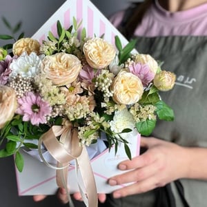 Flower box 'Composition in an envelope'