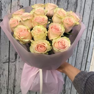 11 delicate roses 70 cm