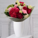 Sweet posh thing: Hydrangeas and Carnations
