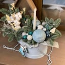 Hat box with flowers 'Snow in the window'