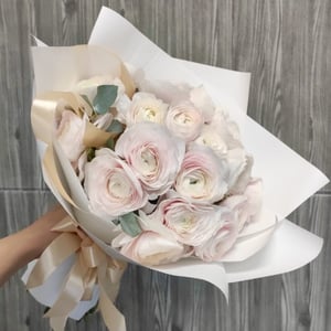 Bouquet of 19 ranunculuses