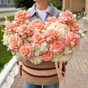 Panier de fleurs 'Crème de soie'