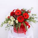 Hat box with flowers 'Hugs and Kisses: red gerberas and white eustomas'