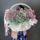 Flower basket 'Basket of colorful gypsophila'