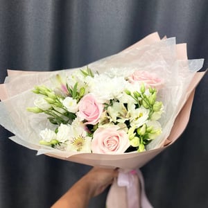 Bouquet of lisianthus roses and alstroemerias