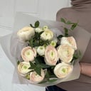 9 ranunculus with eucalyptus