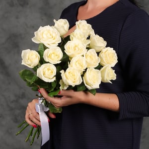 Bouquet of 15 white roses