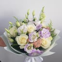 Bouquet 'Roses and lisianthuses'