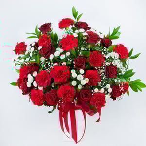 Last tribute: roses and carnations