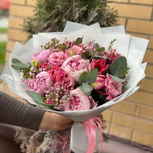 Bouquet of peonies and tulips