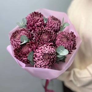 Bouquet 'Chrysanthème Bigudi, 7 tiges avec 1 eucalyptus'