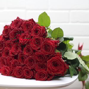 Bouquet of 29 roses in a ribbon 60 cm