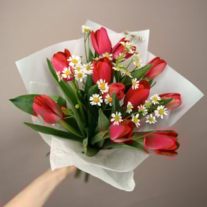 Bouquet '11 tulips and daisies'
