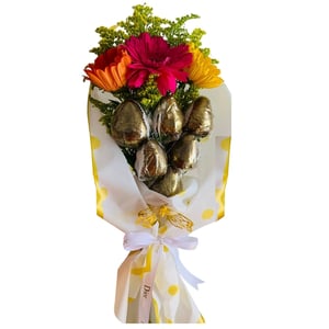 Blumenstrauß aus Gerberas und Erdbeeren
