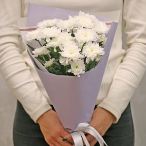 Bouquet of white spray chrysanthemums